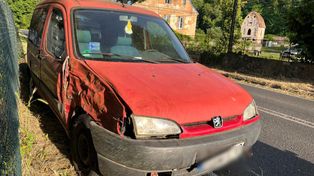 Rozbił kradzione auto. Był pijany, poszukiwany i miał zakaz prowadzenia