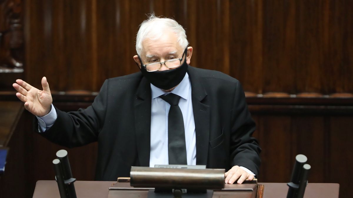 Warszawa, 09.12.2020. Wicepremier, prezes PiS Jarosław Kaczyński przemawia na sali obrad Sejmu w Warszawie.