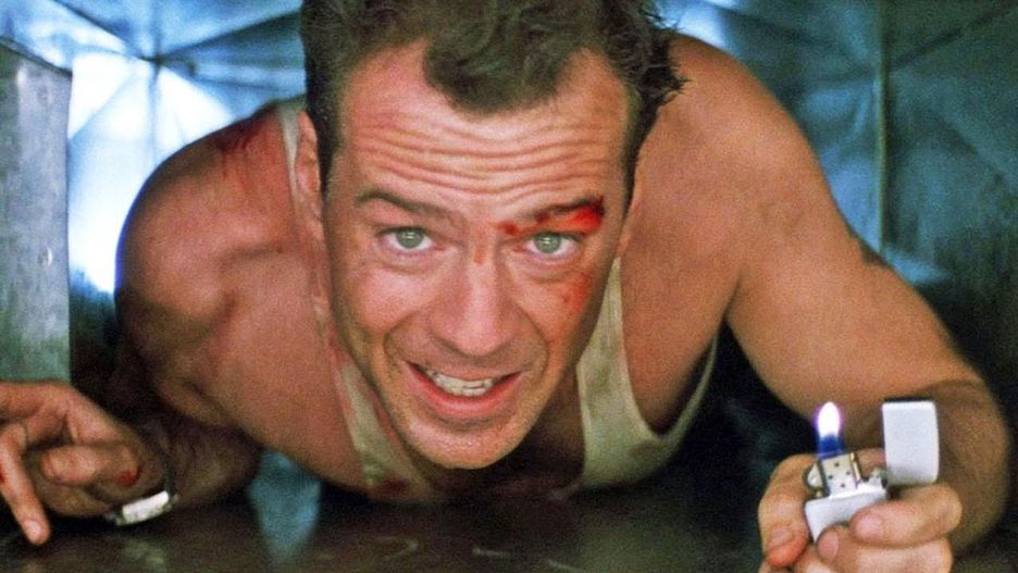 Bruce Willis w filmie "Szklana pułapka"