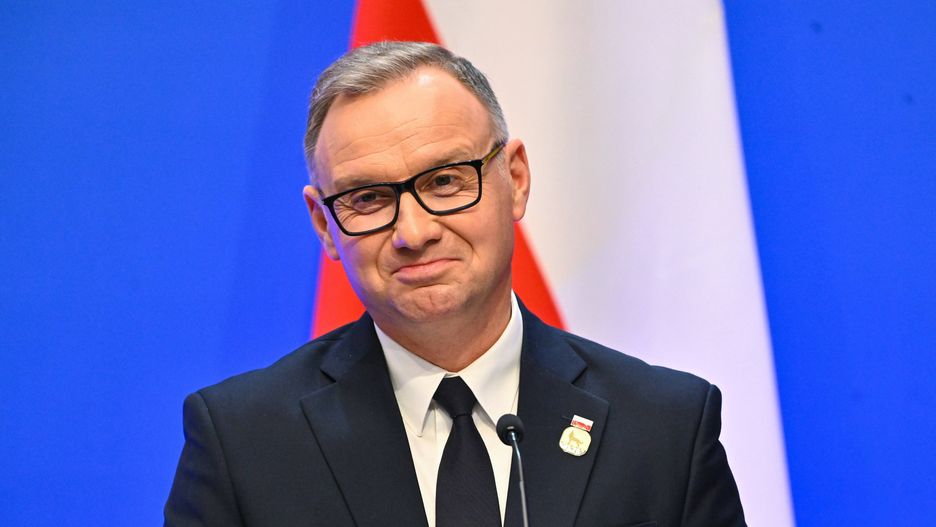 Vilnius Summit with B9 and Nordic countriesepa12151269 Polish President Andrzej Duda attends a press conference before a meeting of the leaders of the Bucharest Nine and the Nordic countriesin in Vilnius, Lithuania, 02 June 2025.  EPA/VALDEMAR DOVEIKO Dostawca: PAP/EPA.VALDEMAR DOVEIKOdiplomacy, summit, presser, mic, flags