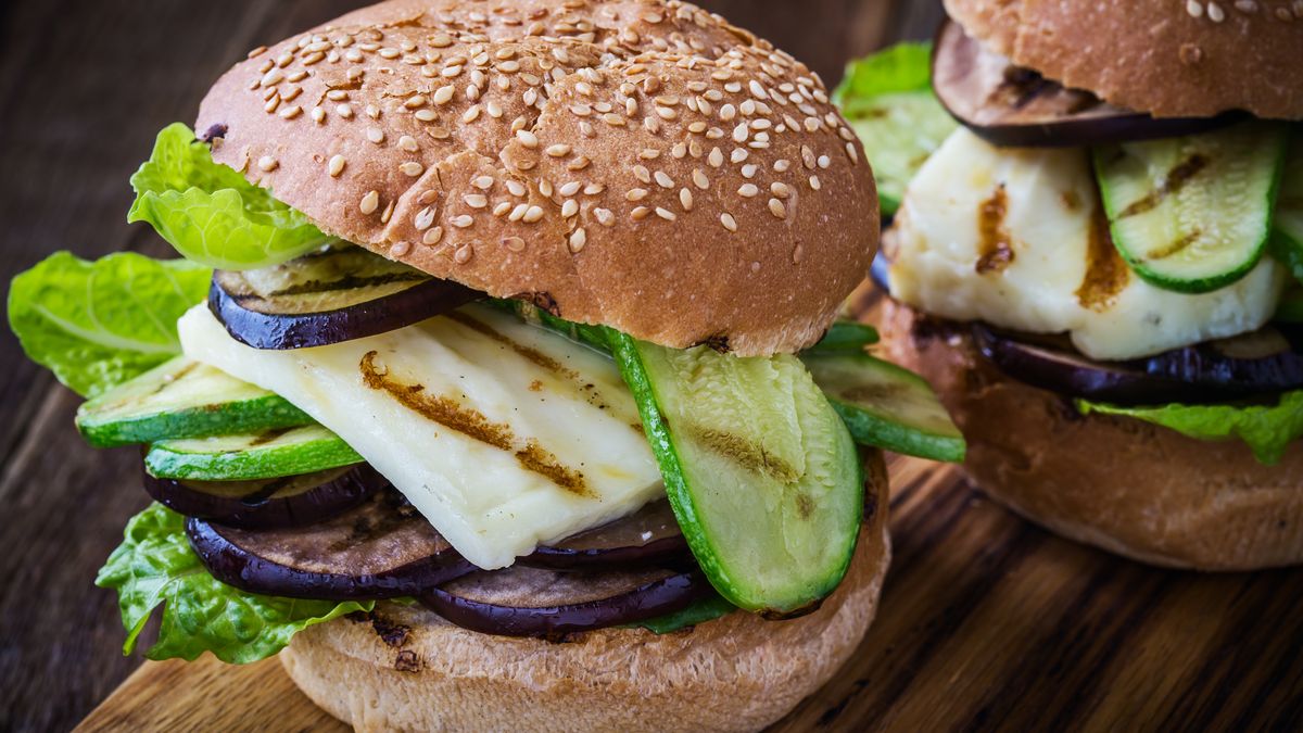 Burgery z grillowanym halloumi to hit tegorocznej majówki
