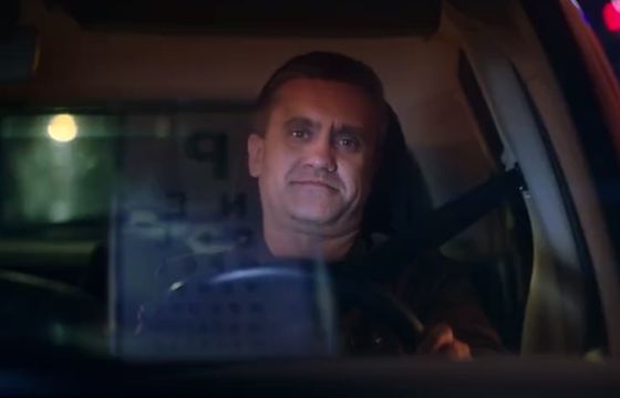 Test wzroku w warsztacie reklamuje promocję Vision Express dla kierowców (wideo)