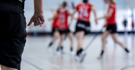 Sport, pasja i współpraca – młodzież z poznańskich liceów pokazuje, że unihokej to coś więcej niż rywalizacja