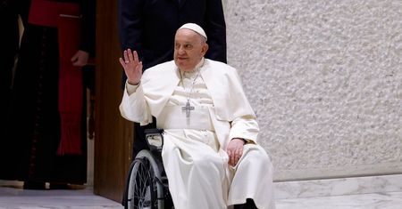 Franciszek mówił o "białej fladze". Co na to Polscy?