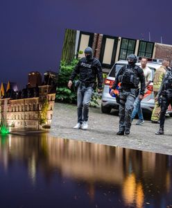 Podpalił się przed parlamentem. Akcja ewakuacyjna