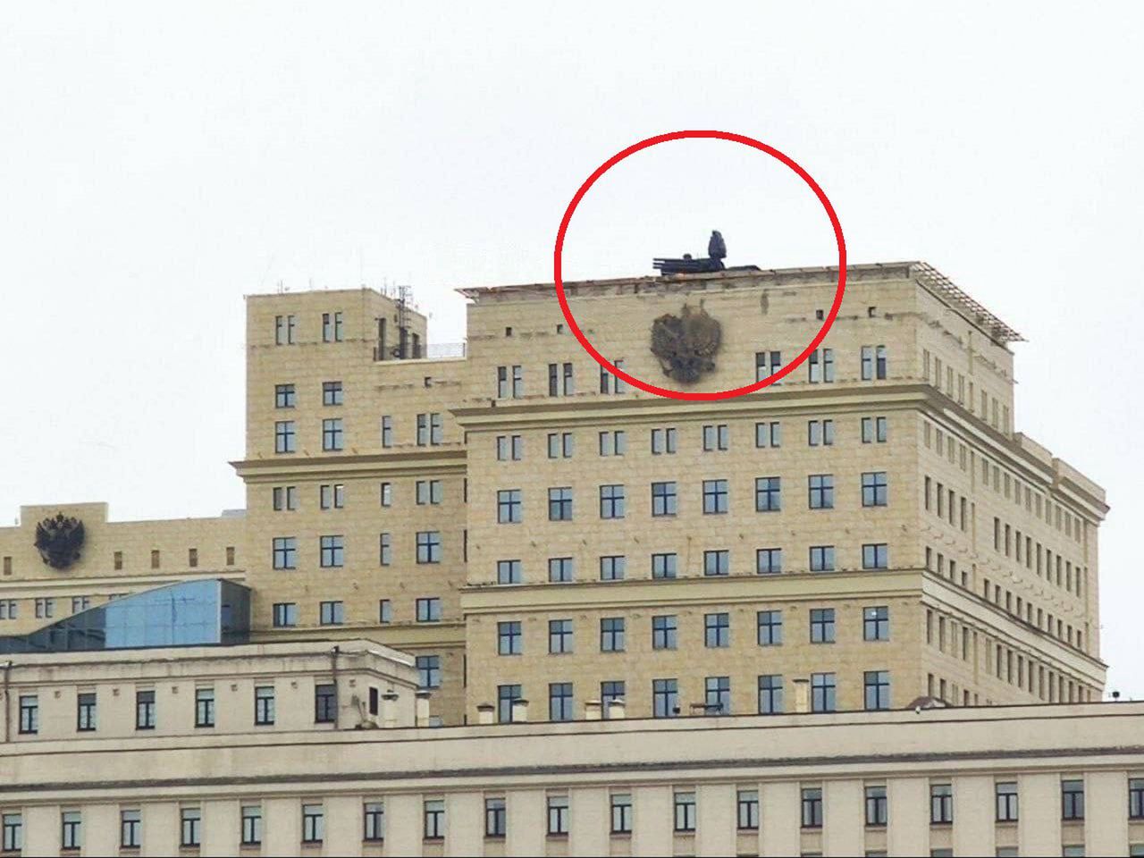 System Pancyr-S1 na dachu jednego z moskiewskich budynków