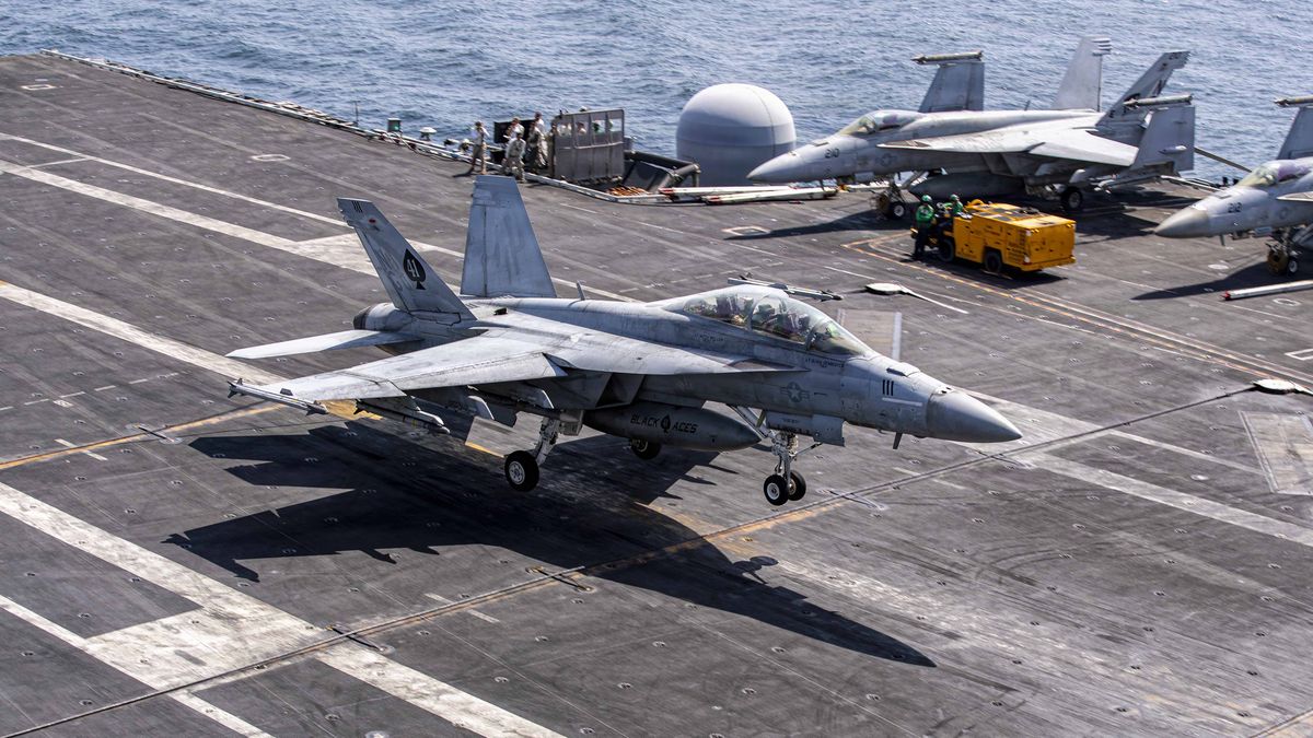 Amerykański lotniskowiec w operacji przeciwko Iranowi