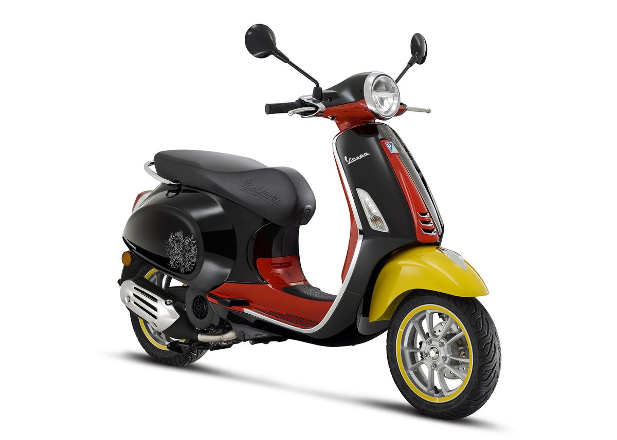 Vespa Mickey Mouse Edition