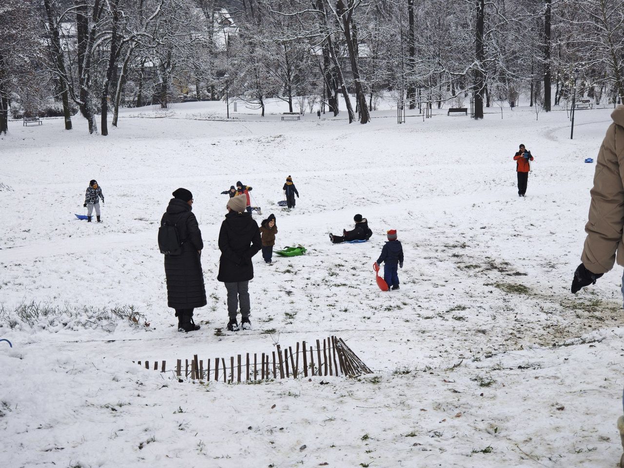 Kościelec SKI Arena ruszyła pełną parą! Pierwszy śnieg w Chrzanowie zamienił park w zimowy park rozrywki