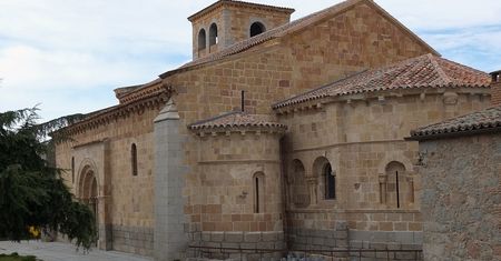 Zawaliła się ściana "perły architektury romańskiej". Wskazano przyczynę
