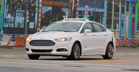 Autonomiczny Ford Fusion w akcji. Do 2025 roku pojawi się w salonach