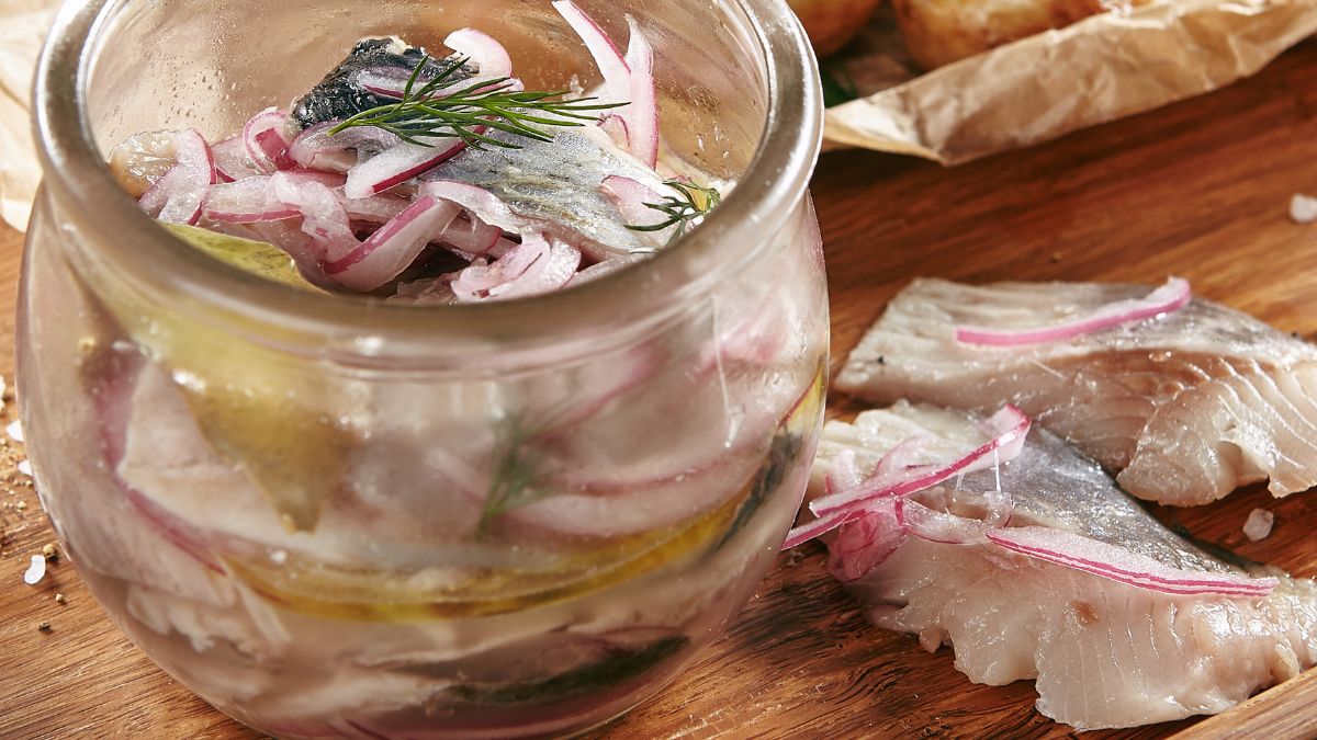 Czy zalewę po śledziach trzeba wylewać?