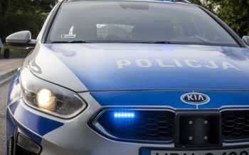 Łyse: Kierowca opla potrącił motocyklistę i uciekł z miejsca zdarzenia. Nie uniknie odpowiedzialności