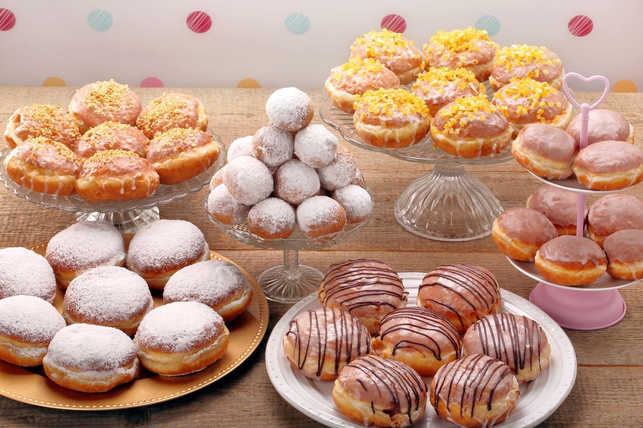 Tłusty Czwartek: pączki, oponki, faworki. Ile mają kalorii?