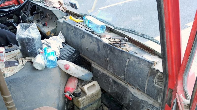 Tak prezentowało się wnętrze skontrolowanej Tatry.