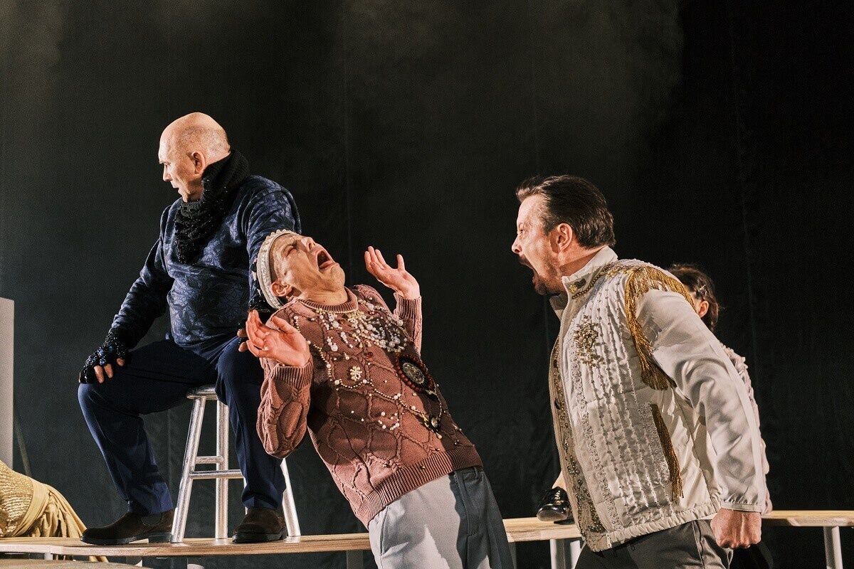 Hamlet na sprzedaż
