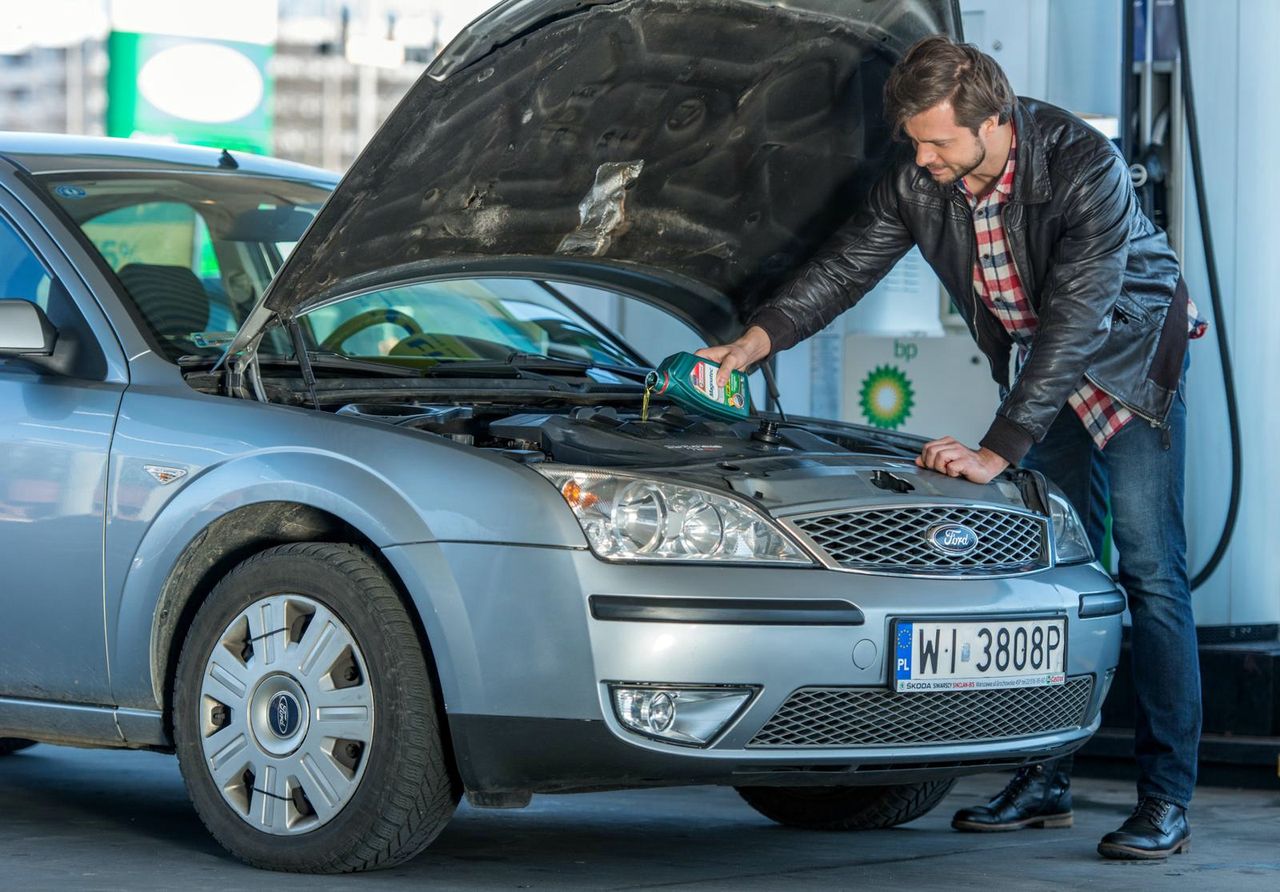 Za dużo oleju w silniku? Podpowiadamy co z tym zrobić