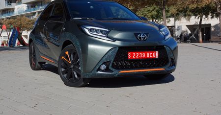 Pierwsza jazda: Toyota Aygo X – mały samochód uzbroił się po zęby