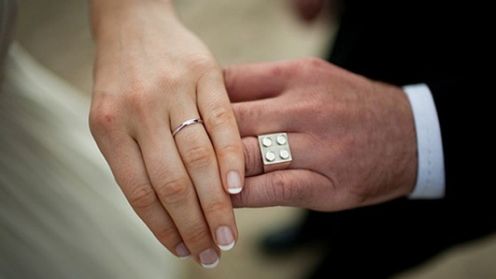 Obrączka ślubna wykonana z... klocków LEGO 1