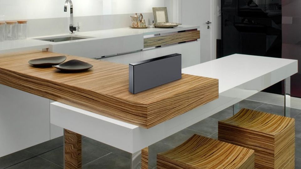 Mikrowieża Sony CMT-X5CDB wygląda jak metalowe pudełko, ale gra jak orkiestra 1