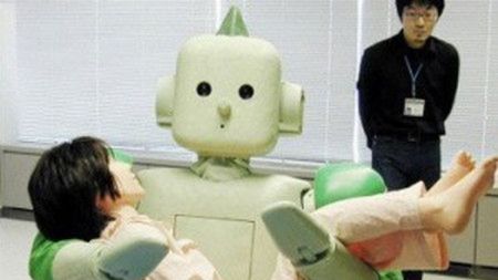 Zakochany robot nie chciał wypuścić kobiety z laboratorium 1