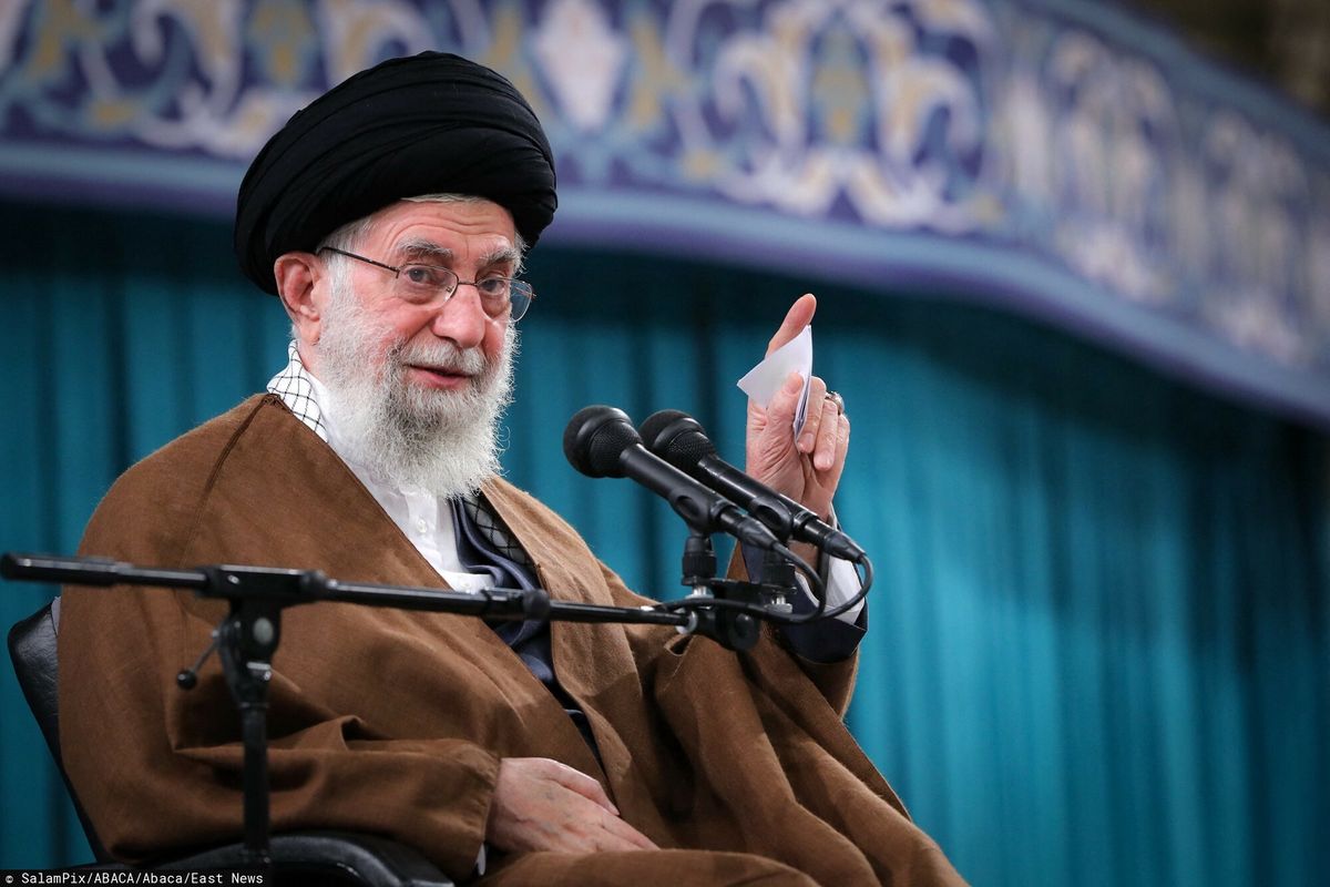 Alarmujące doniesienia z Iranu. "Kilka pocisków nuklearnych". Na zdjęciu najwyższy przywódca Iranu ajatollah Ali Chamenei