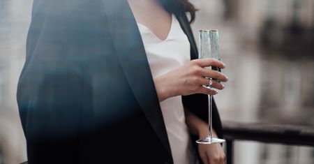 Wyrzuciła ją z wesela, bo przyszła ubrana na biało. Oto czego potem się dowiedziała