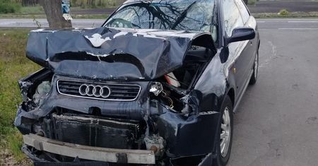 19-latek w audi uderzył w opla. Jedna osoba trafiła do szpitala