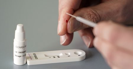 Bezpłatne testy na COVID-19 dla pracowników. Ministerstwo Zdrowia przedstawia zasady