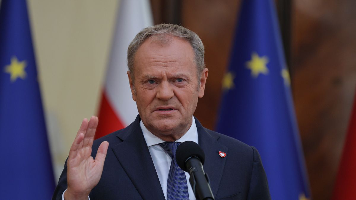 Warszawa, 13.08.2025. Premier Donald Tusk podczas konferencji prasowej w KPRM w Warszawie, 13 bm. Konferencja dot. m.in. rozmowy europejskich liderów z amerykańskim prezydentem Donaldem Trumpem, w której wziął udział prezydent RP Karol Nawrocki. (jm) PAP/Paweł Supernak
