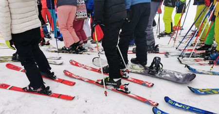 Prawdziwe oblężenie w Szczyrku. Tłumy na stoku i gigantyczne korki. Przyjechał sanepid