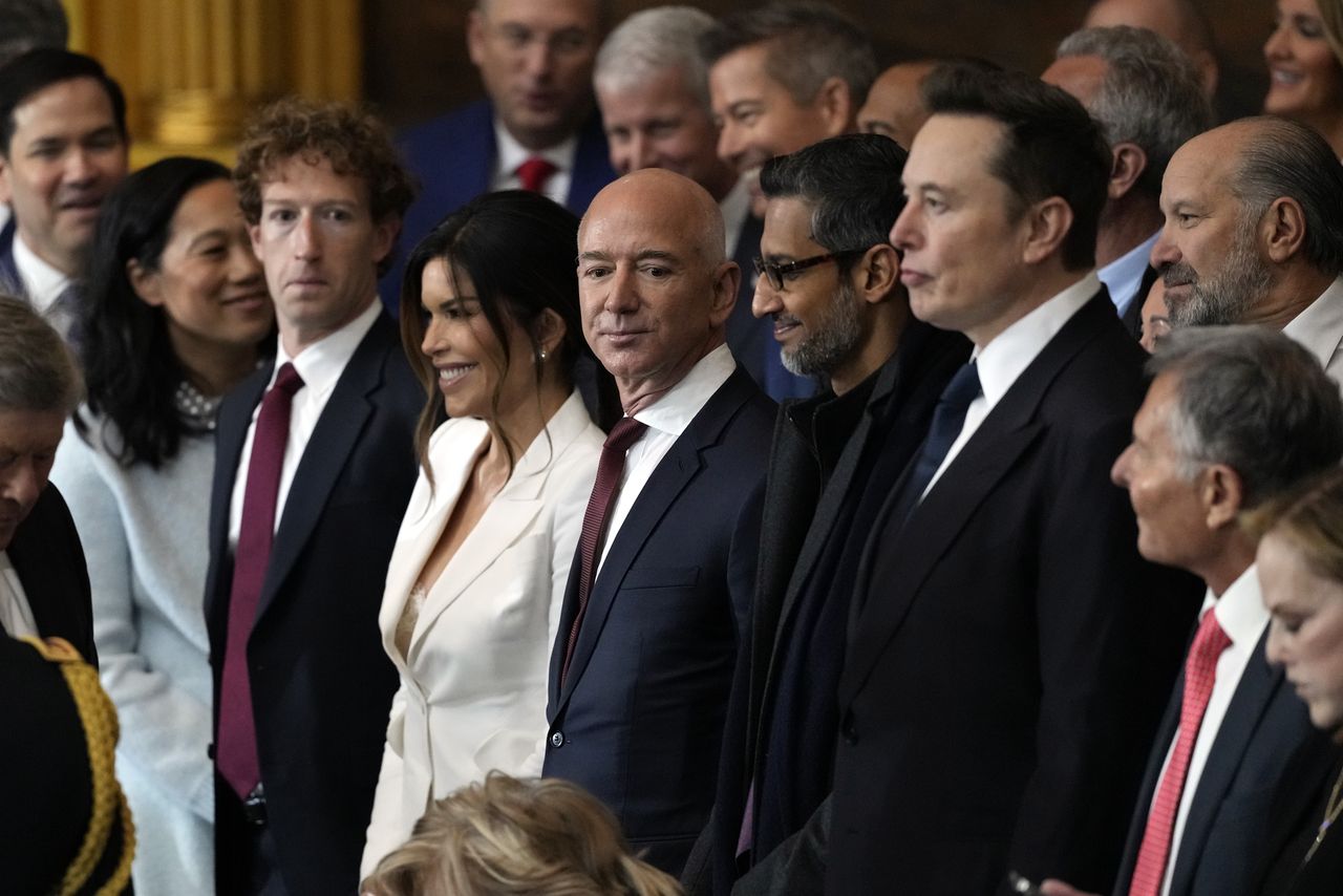 Mark Zuckerberg, Jeff Bezos, Sundar Pichai, Elon Musk podczas inauguracji Donalda Trumpa