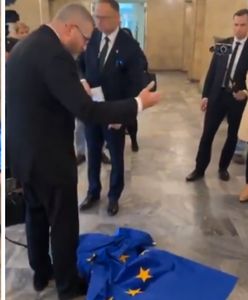 Wytarł flagą buty. Do sieci trafiło nagranie z Braunem