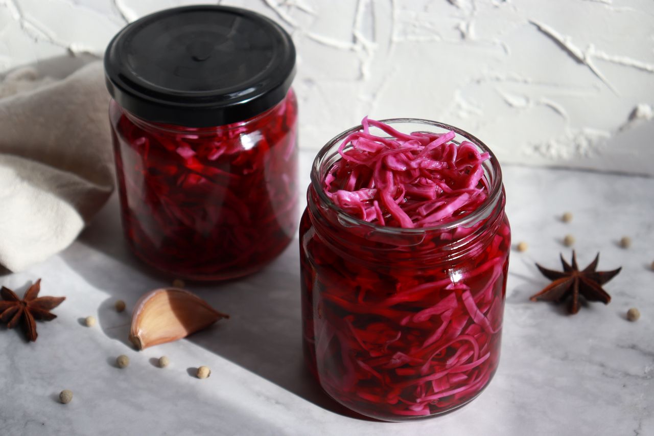 Jak zakisić czerwoną kapustę? Kluczowy jest jeden składnik