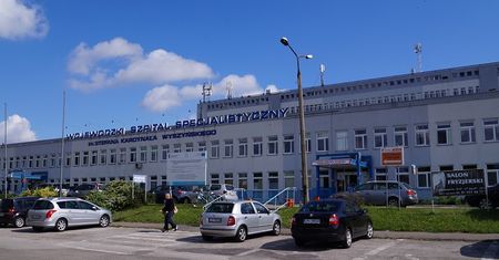 Lublin. Przed szpitalem wojewódzkim pojawiły się kontenery dla osób z podejrzeniem Covid-19