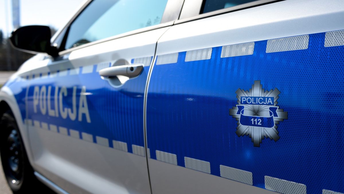 Policja przyłapała nastolatków na randkowaniu w czasie pandemii