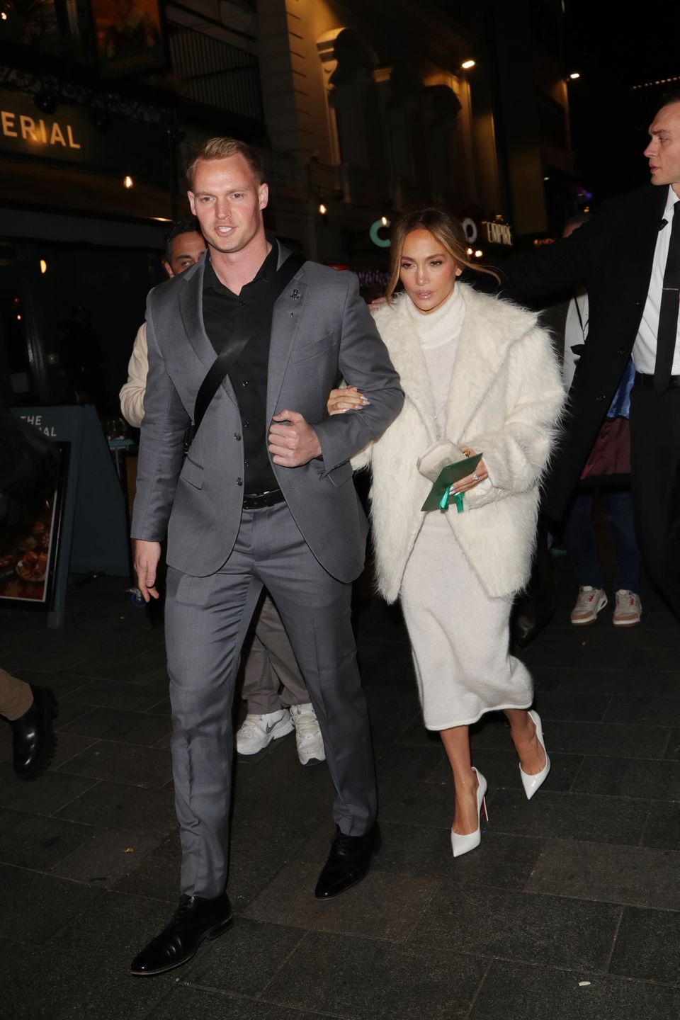 Jennifer Lopez u boku przystojnego ochroniarza