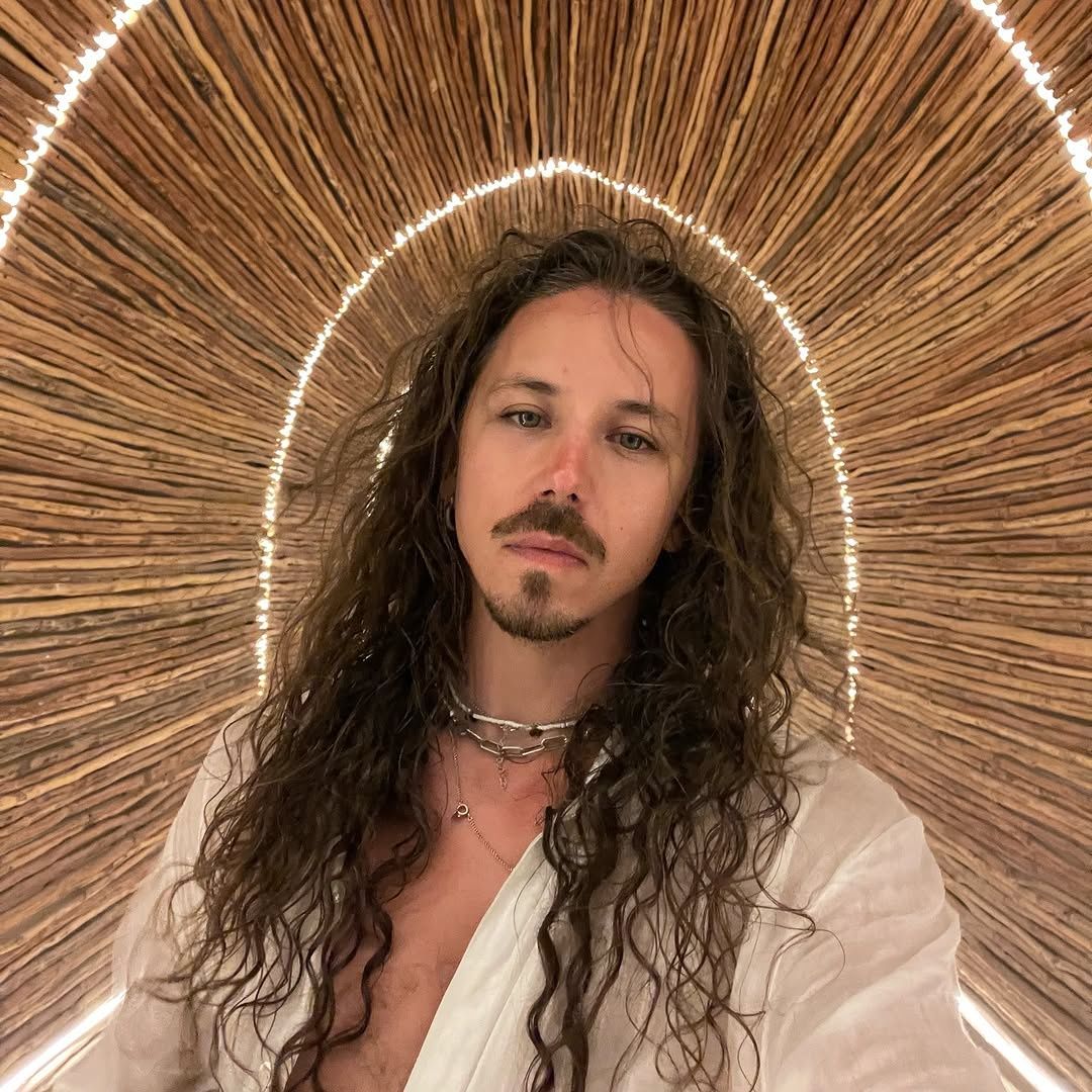Michał Szpak świeci gołą klatą na wakacjach