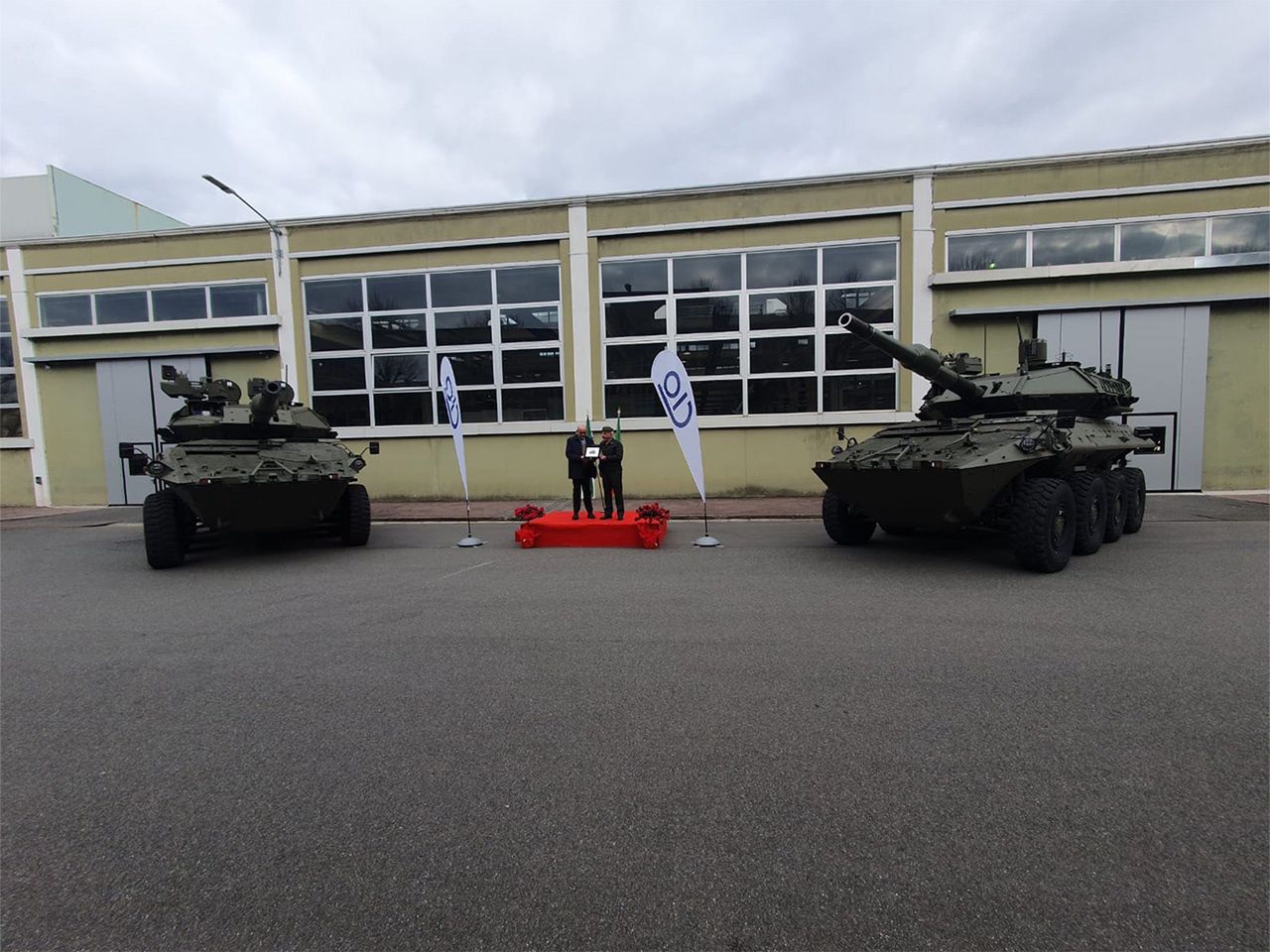 Centauro II otrzyma brazylijski system dowodzenia i kontroli składający się z urządzenia radiowego Falcon III, wojskowego komputera taktycznego, oprogramowania do zarządzania polem bitwy i systemu Sotas Intercom