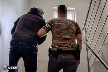 Rozbili agencję towarzyską w Warszawie. Liderka i cztery osoby z grupy przestępczej w areszcie