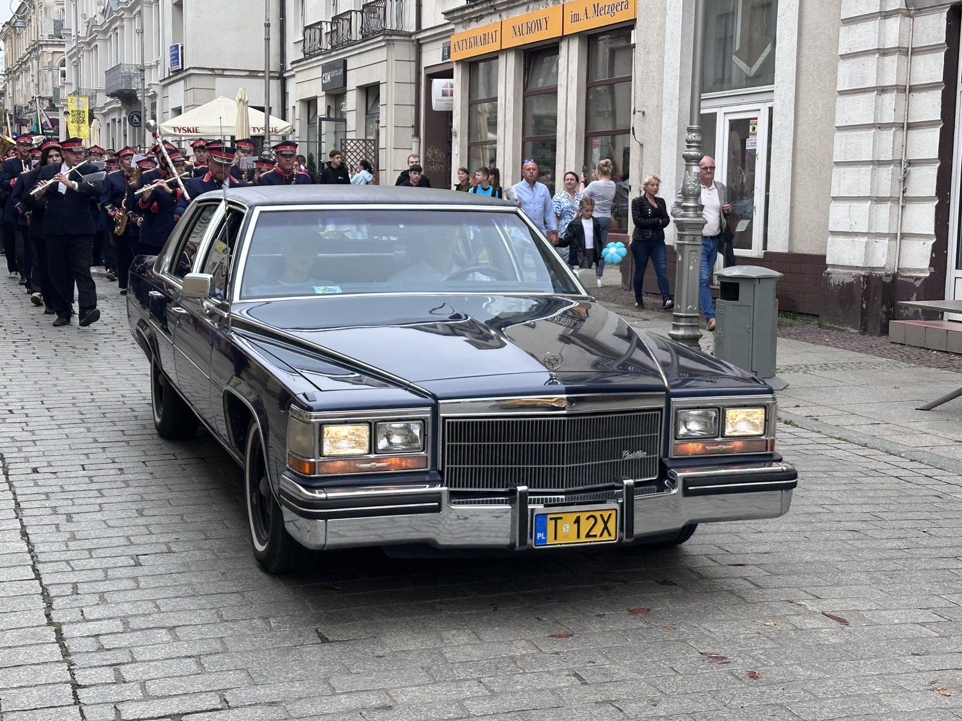 Bazar rzemieślniczy rozpoczęty paradą z orkiestrą w Kielcach