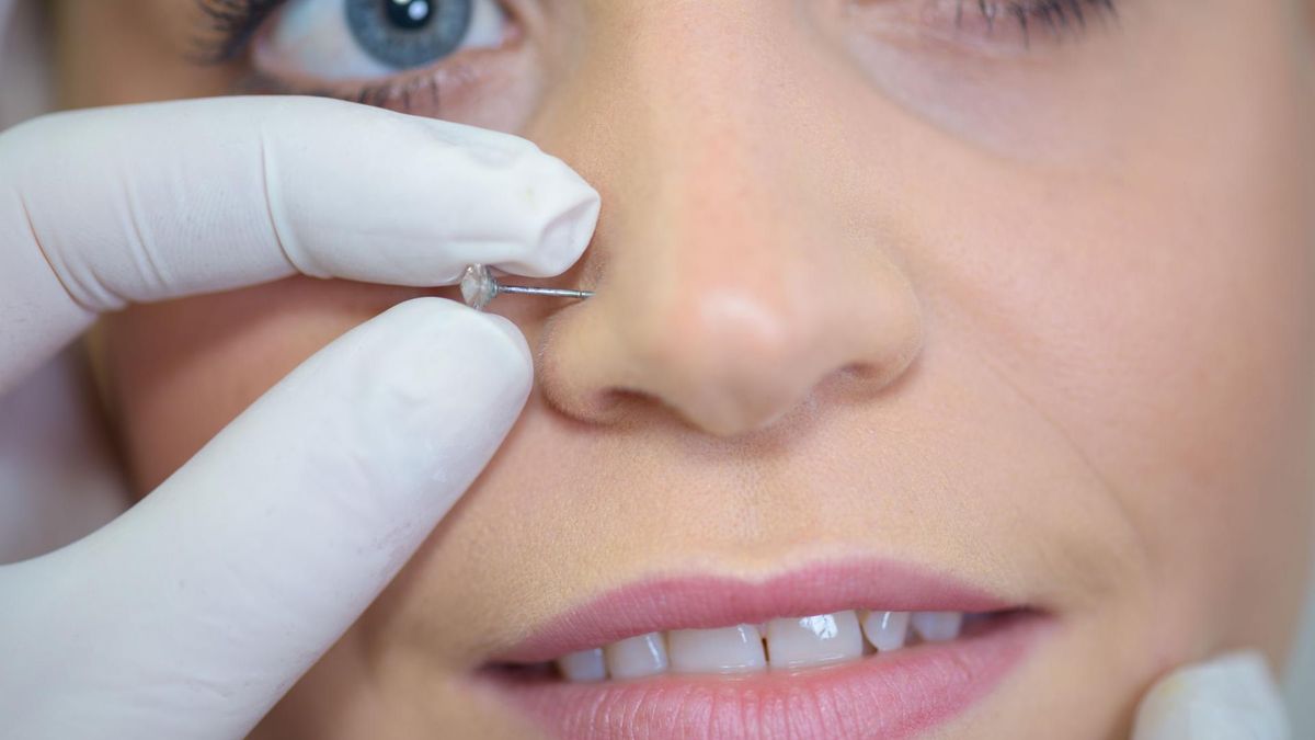 Zdjęcie przedstawia wykonywanie nostrila