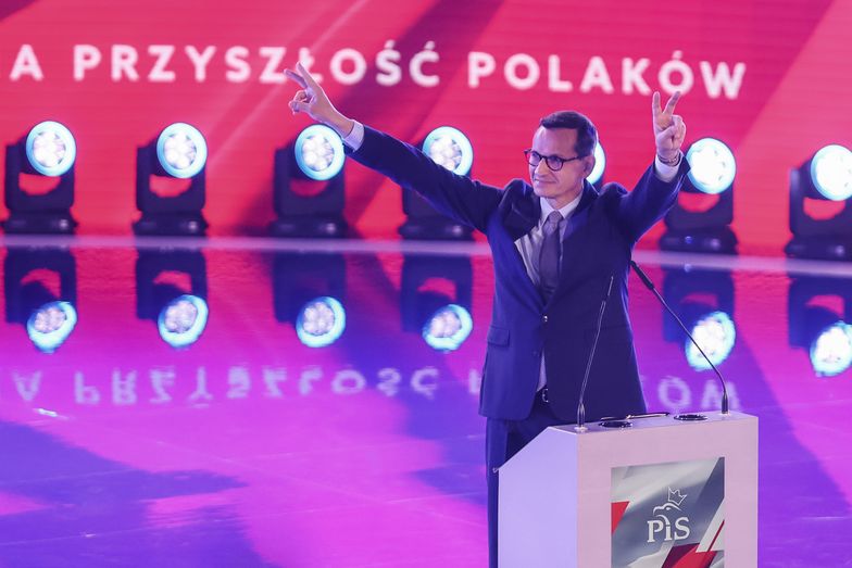 Premier składa ważną obietnicę. Polacy mają zarabiać średnio 10 tys. zł