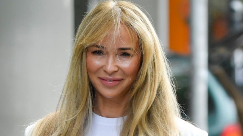 Joanna Przetakiewicz w kremowym BIKINI pławi się w morskiej toni. Fani: "PETARDA"