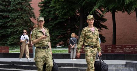 Rosja. Komornicy umarzają długi więźniom, pod warunkiem, że pójdą na front