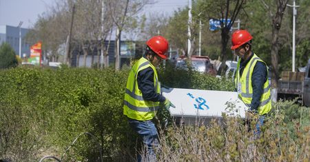 Koronawirus. UKE walczy z fake newsami: Sieć 5G jest bezpieczna dla ludzi