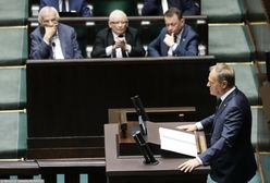 "Kompromitacja", "szopka". Opozycja komentuje tajne wystąpienie Tuska