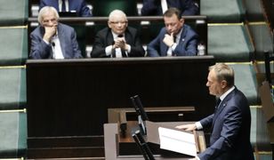 "Kompromitacja", "szopka". Opozycja komentuje tajne wystąpienie Tuska