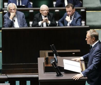 "Kompromitacja", "szopka". Opozycja komentuje tajne wystąpienie Tuska