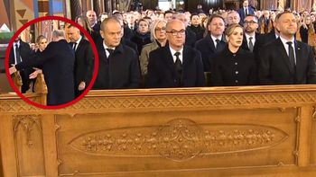 Pogrzeb Łukasza Litewki. Tusk i Nawrocki usiedli w jednej ławce